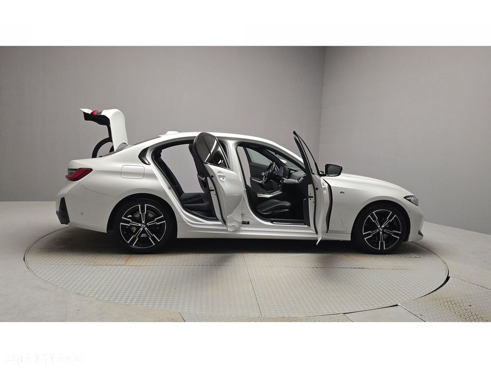 BMW Seria 3 320d xDrive mHEV M Sport - 11