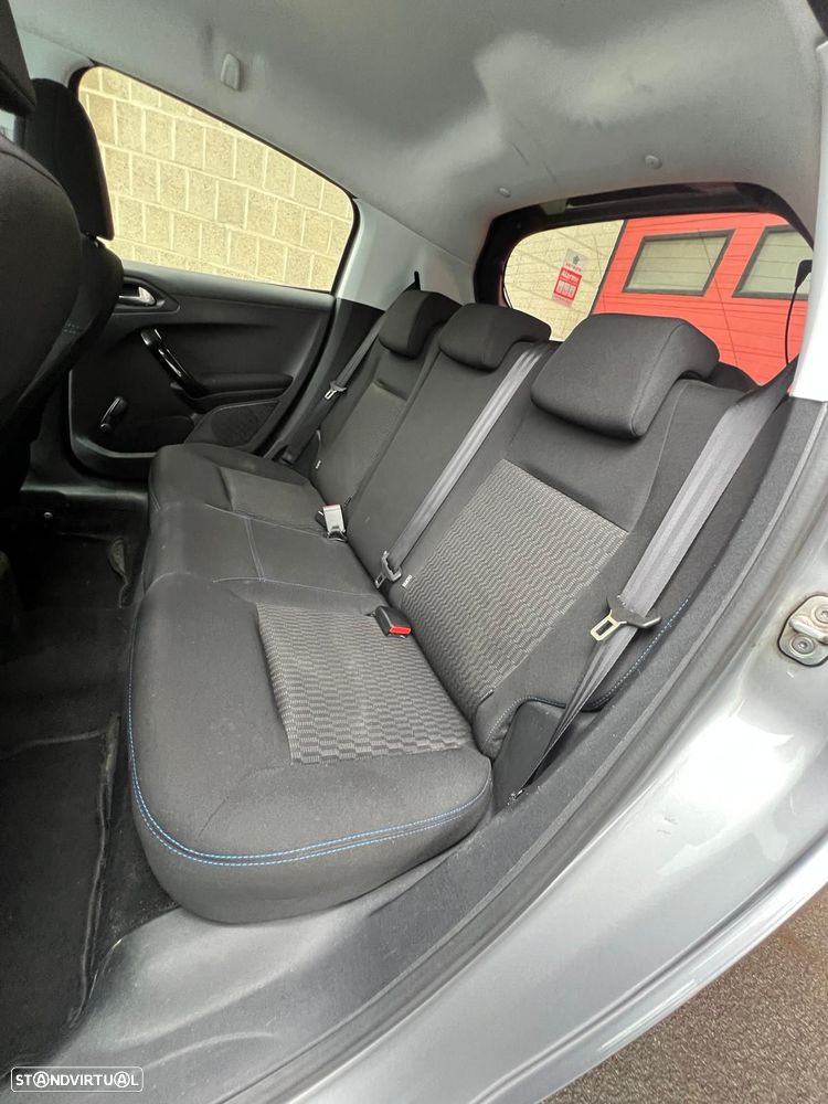 Peugeot 208 1.2 PureTech Signature - 11