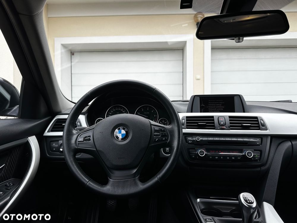 BMW Seria 3 320d - 22