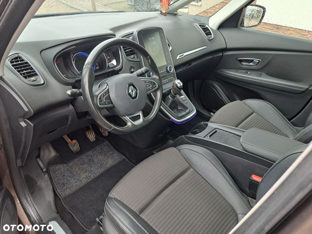 Renault Grand Scenic - 8