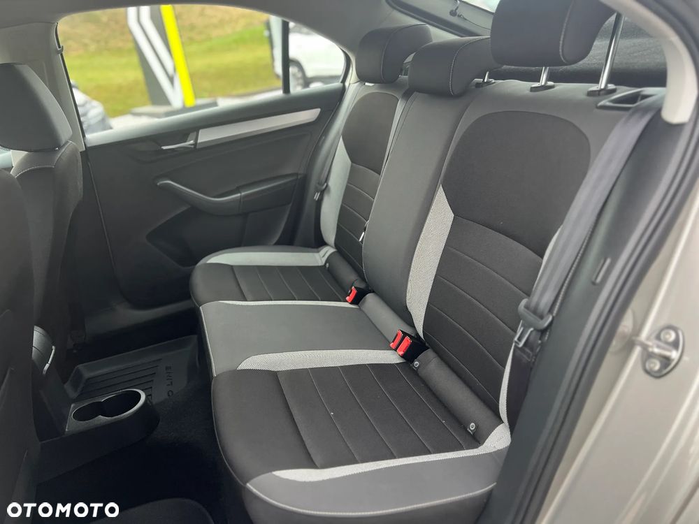 Skoda RAPID 1.0 TSI Active - 10