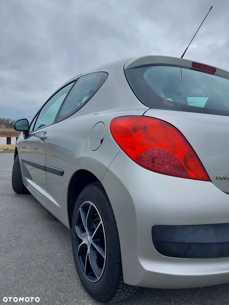 Peugeot 207 - 8