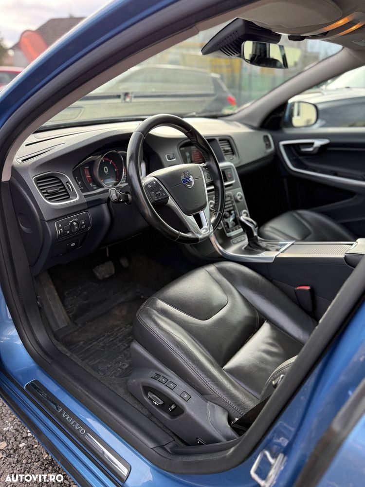 Volvo V60 D6 Plug-In-Hybrid AWD Geartronic Momentum - 22