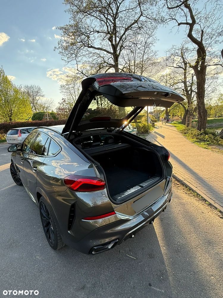 BMW X6 M50i - 18