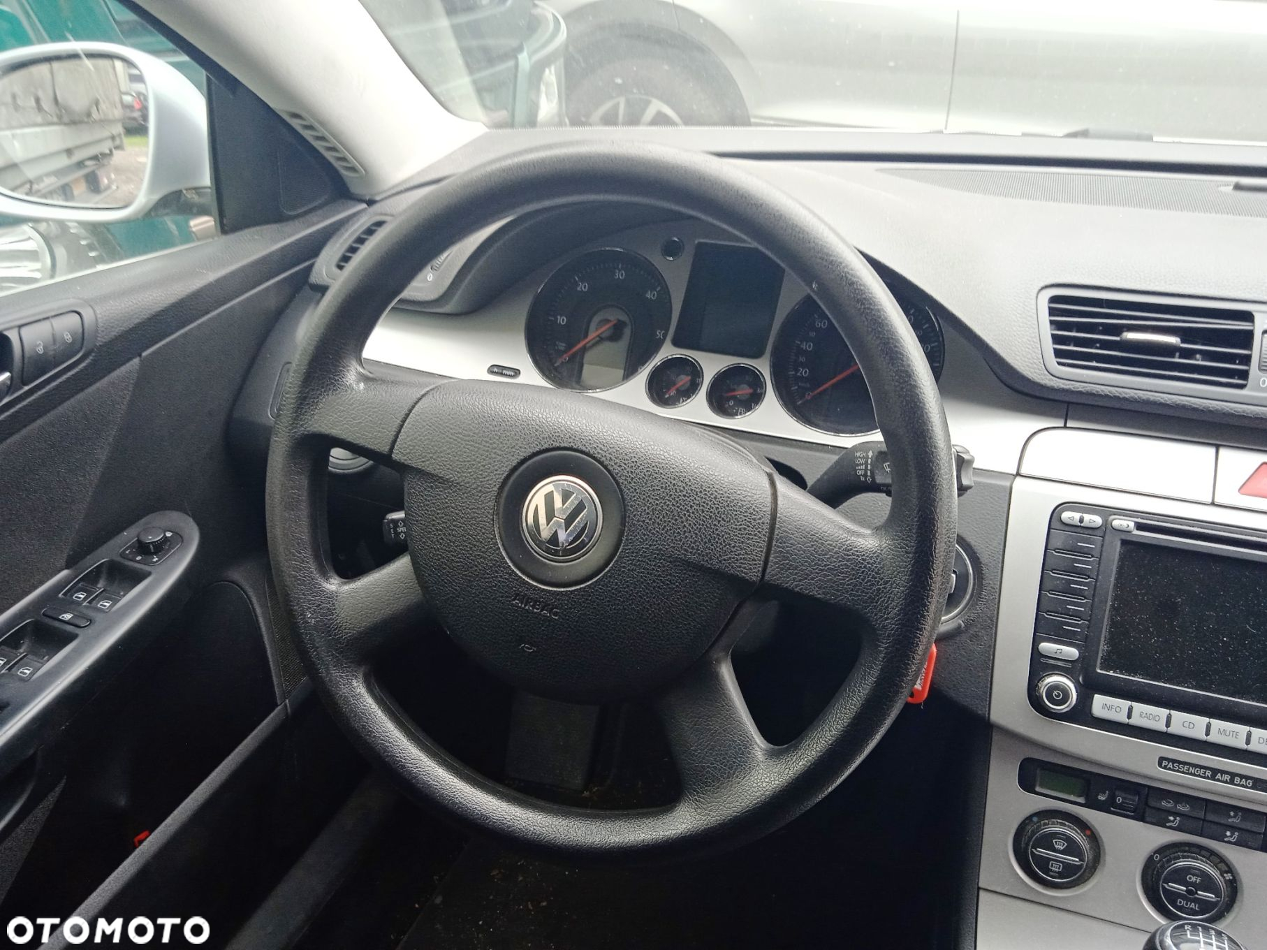 Na części VW Passat B6 kombi lakier LA7W silnik BMP skrzynia KDN - 11