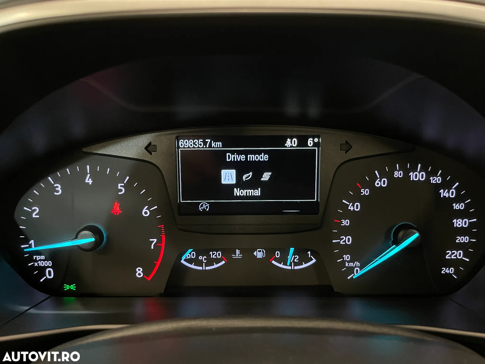 Ford Focus 1.0 EcoBoost Trend Edition - 25