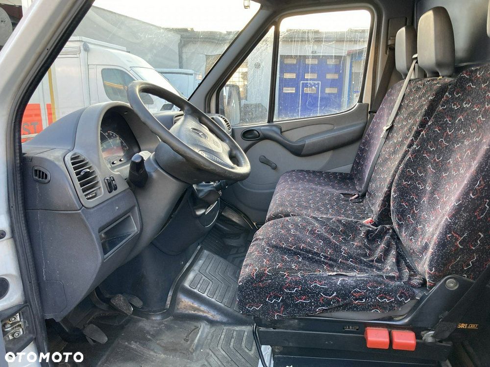 Mercedes-Benz Sprinter - 16