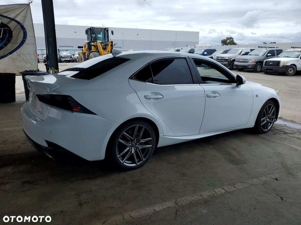 Lexus IS - 4