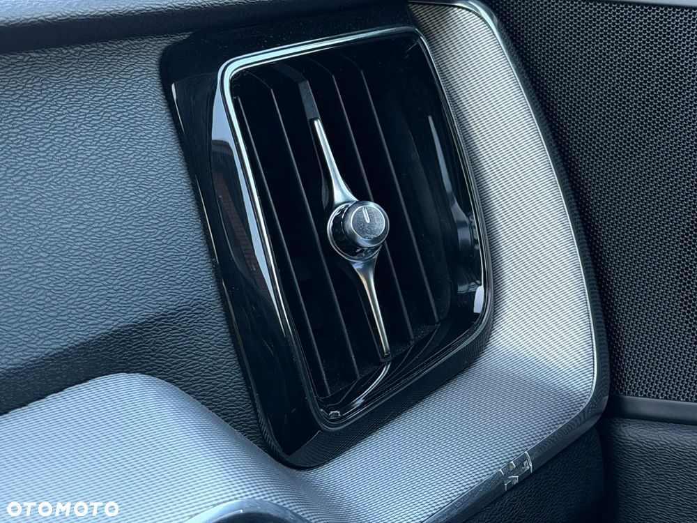 Volvo XC 60 D4 R-Design - 19