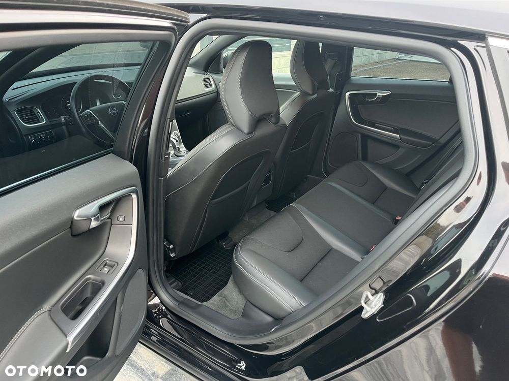 Volvo V60 D4 Geartronic Momentum - 19