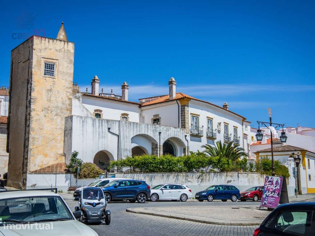 Vende-se edifício de arquitetura sublime no centro histórico de Évora! - Grande imagem: 4/52