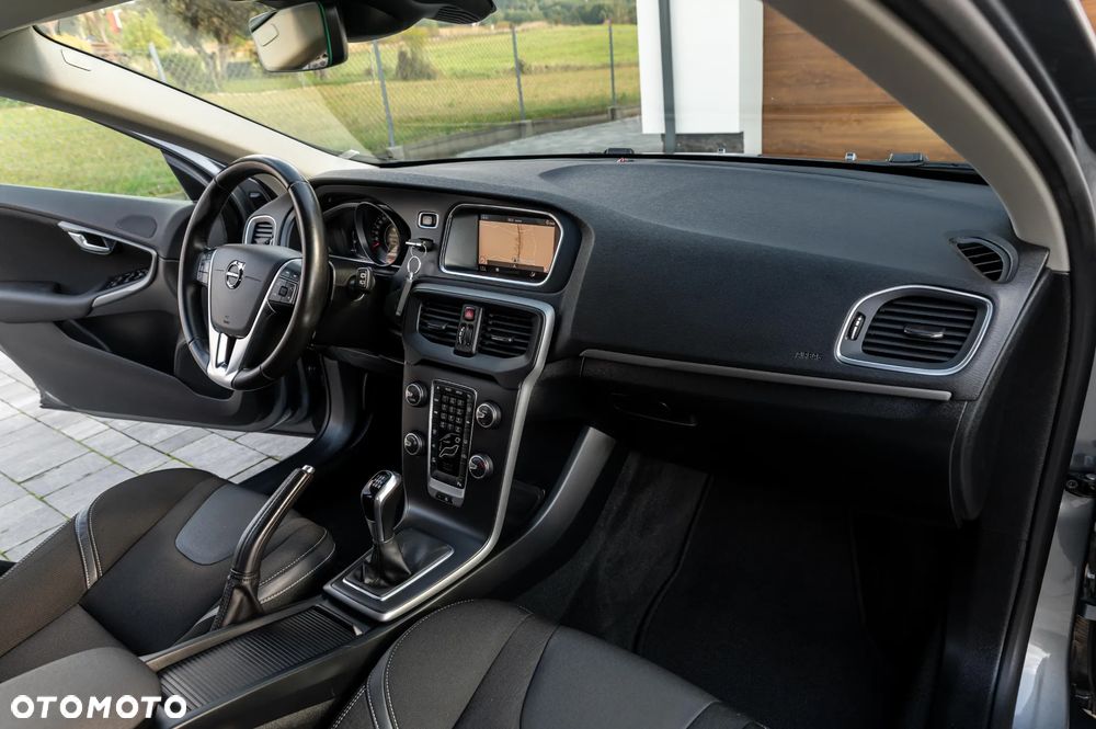 Volvo V40 D2 Momentum - 24