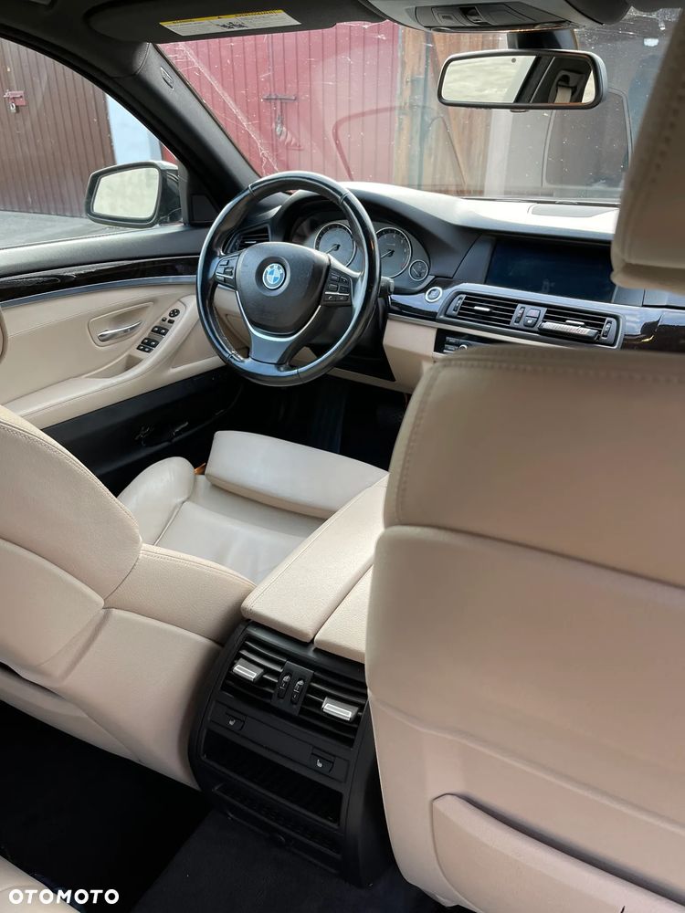 BMW Seria 5 550i - 15