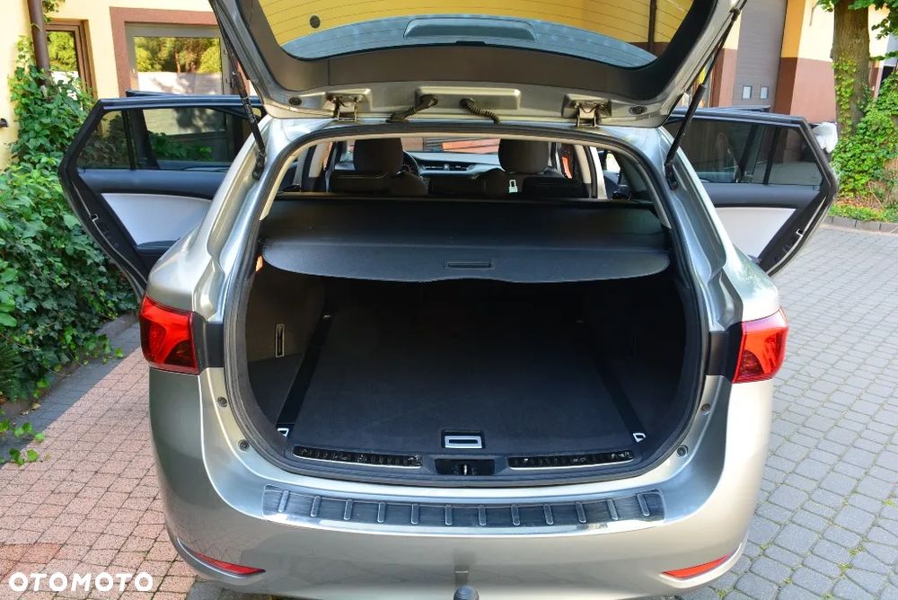 Toyota Avensis 1.8 Premium - 14