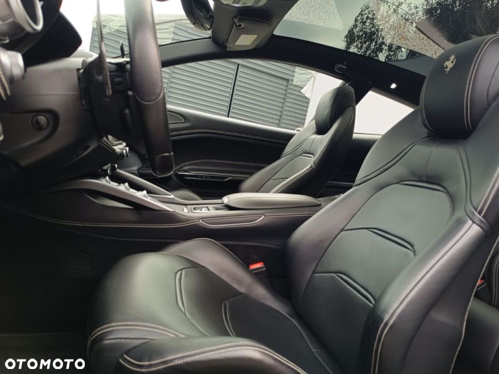 Ferrari GTC4Lusso - 11