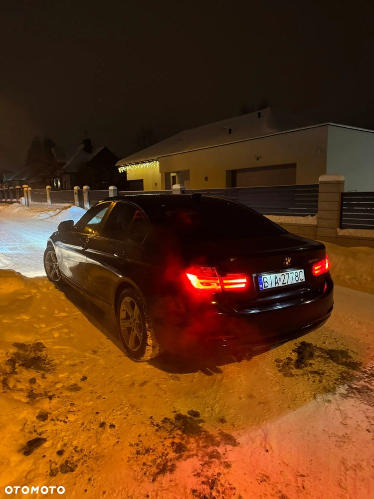 BMW Seria 3 328i - 32
