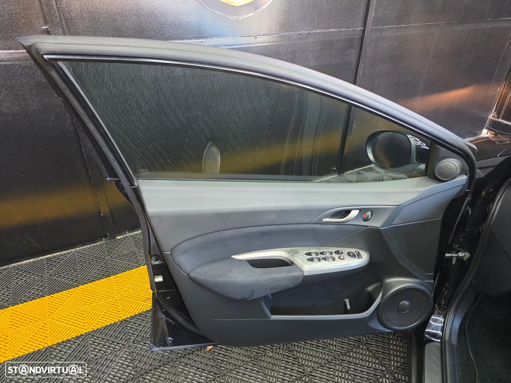 Honda Civic 1.4 Sport - 30