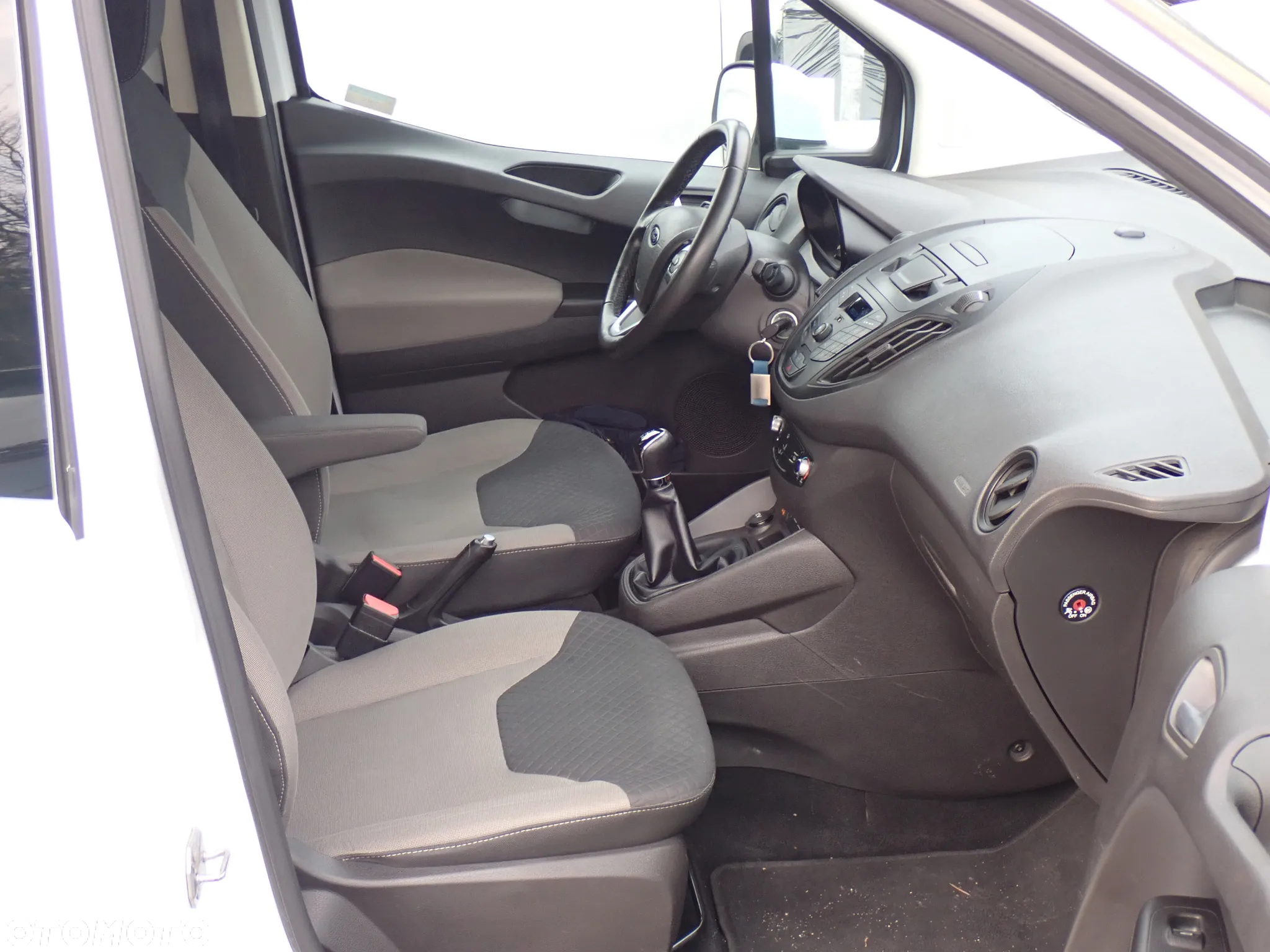 Ford Tourneo Courier 1.5 TDCi Trend - 27