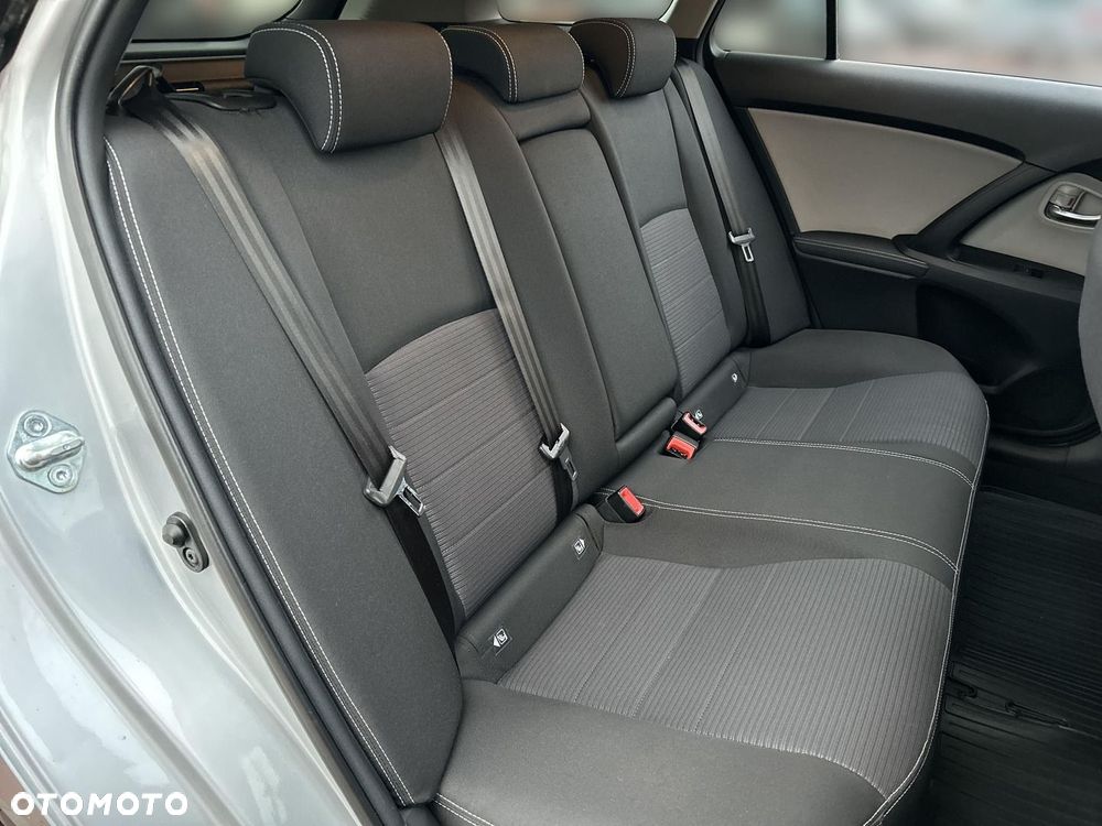 Toyota Avensis 2.0 D-4D Premium - 24