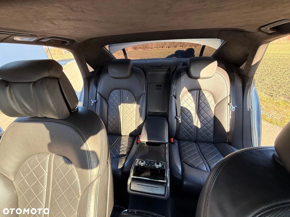 Audi A8 4.2 TDI DPF (clean diesel) quattro tiptronic - 30