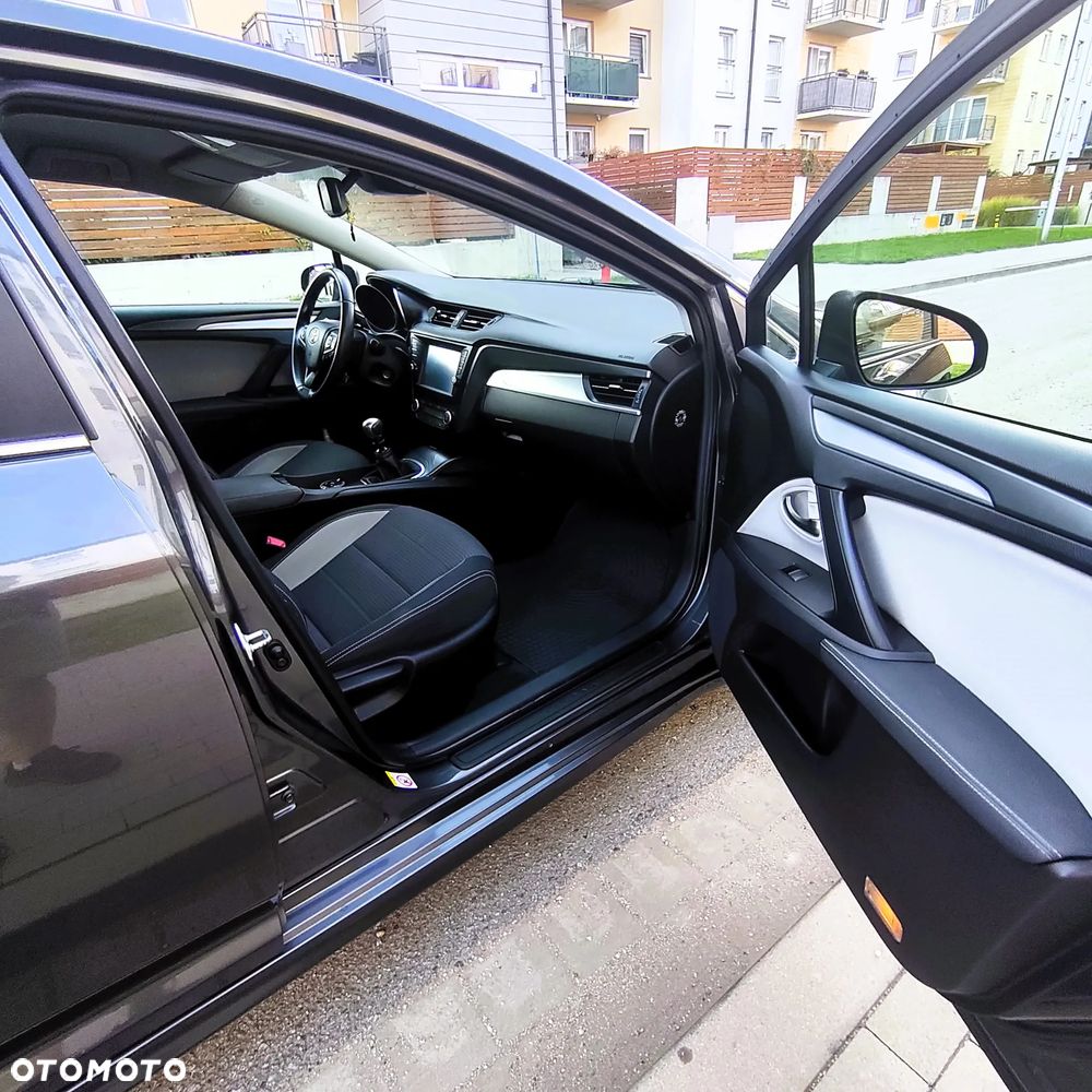 Toyota Avensis - 14