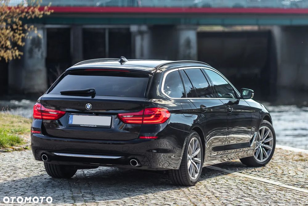BMW Seria 5 520d xDrive Luxury Line sport - 11