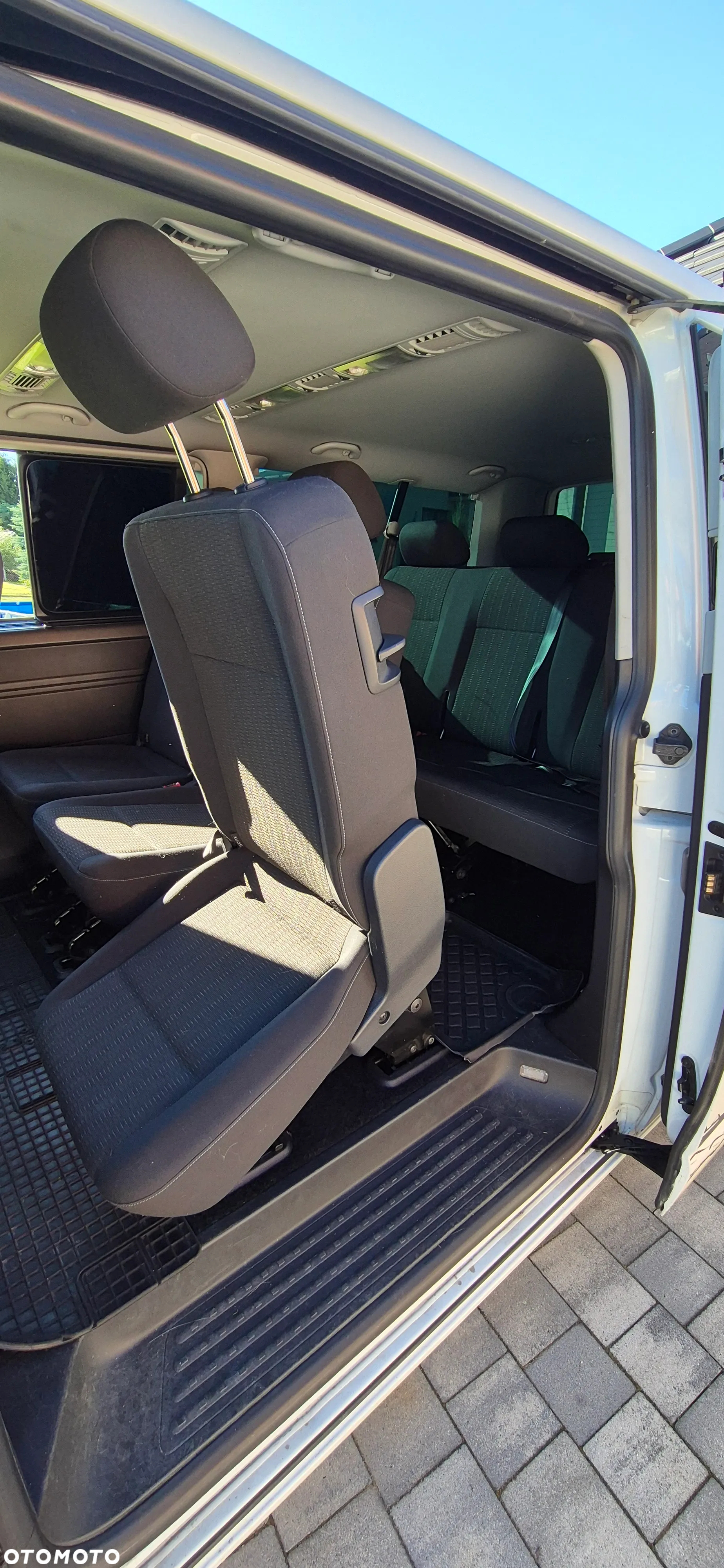 Volkswagen Caravelle 2.0 TDI L2 Trendline 4Motion DSG - 18