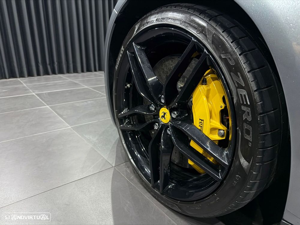 Ferrari FF - 12