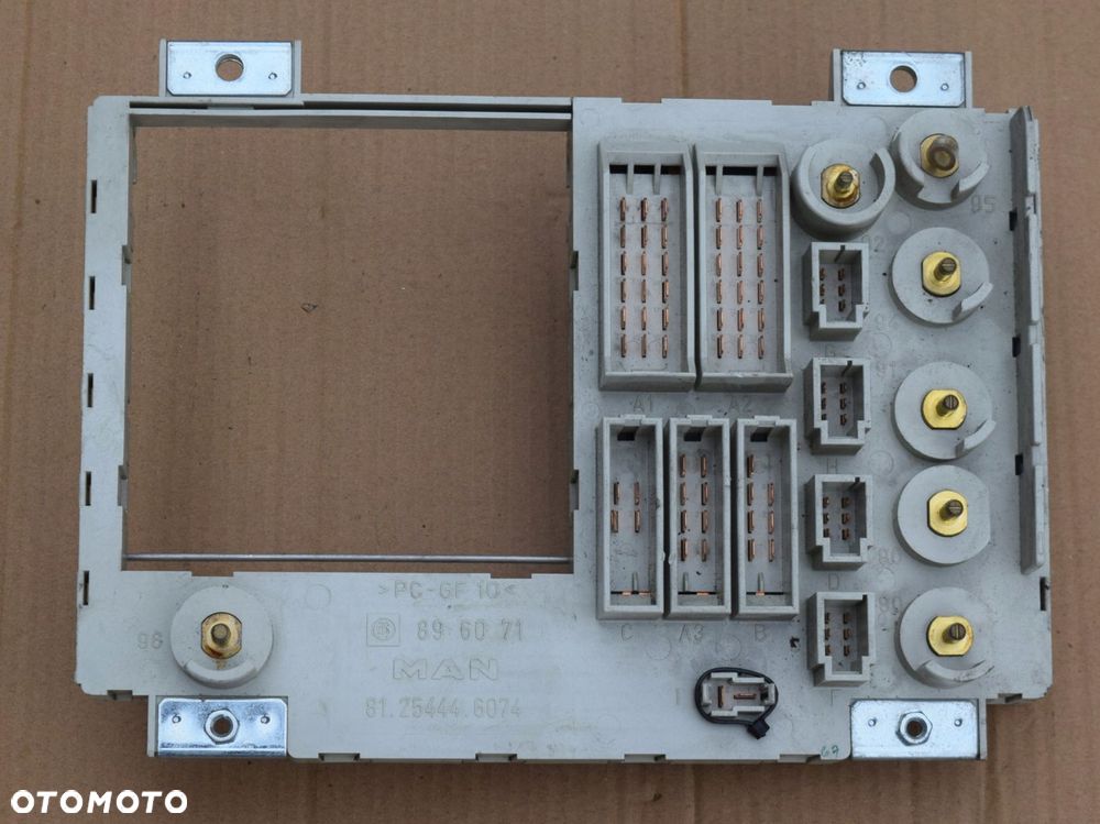 TABLICA BEZPIECZNIKÓW MAN TGA TGX TGS TGM TGL - 2