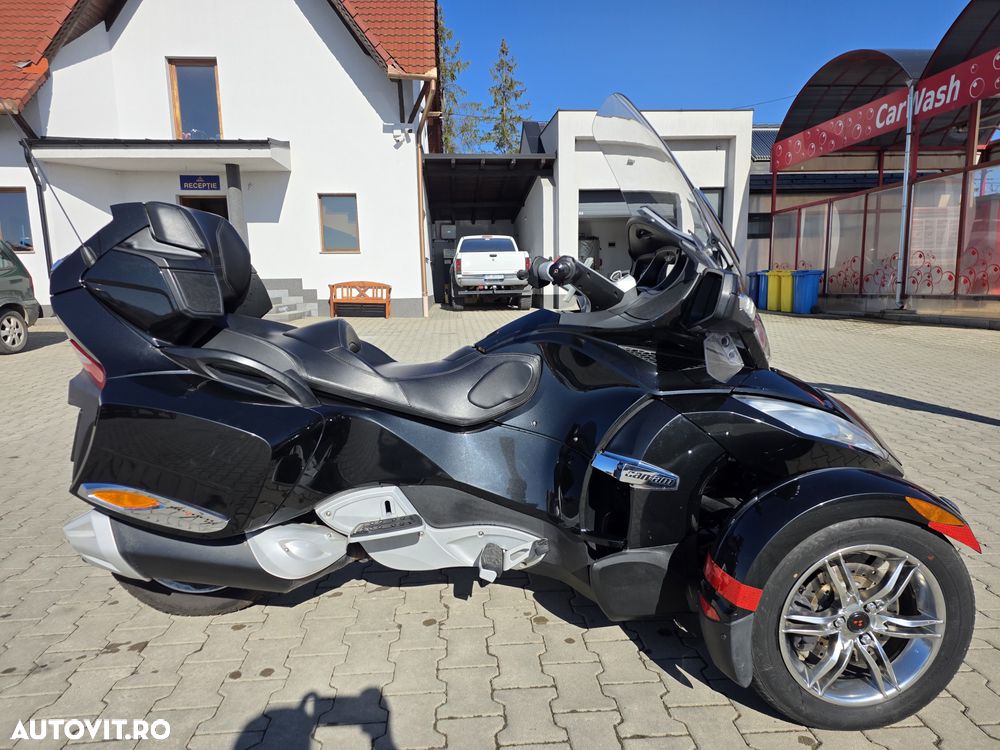 Can-Am Spyder - 4