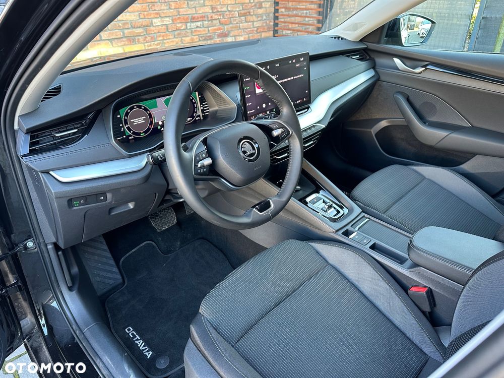 Skoda Octavia 1.5 TSI mHEV DSG Selection - 23