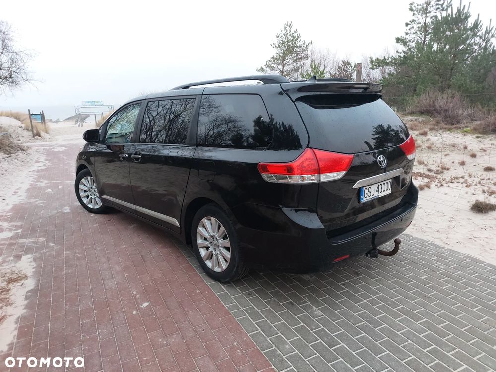 Toyota Sienna 3.5 XLE AWD - 2
