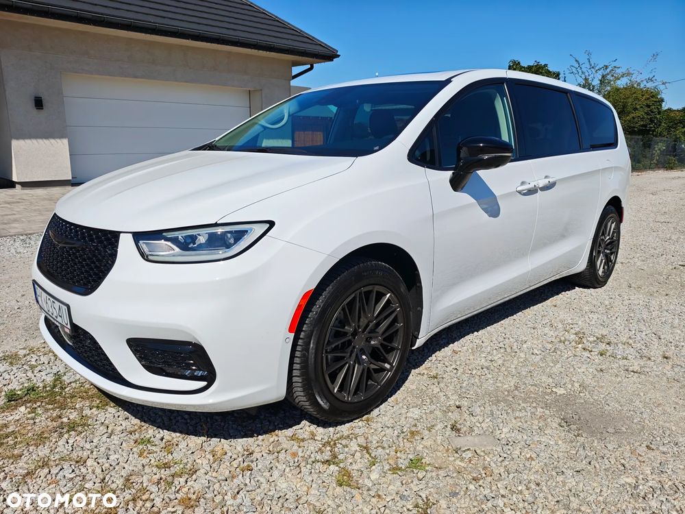 Chrysler Pacifica - 1