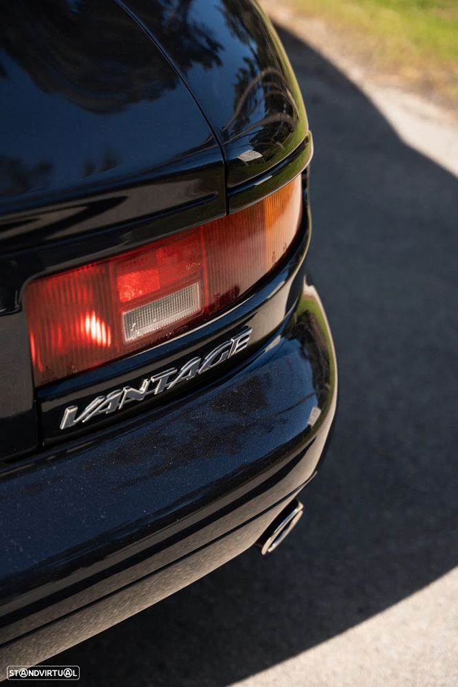 Aston Martin DB7 Vantage Coupé - 11