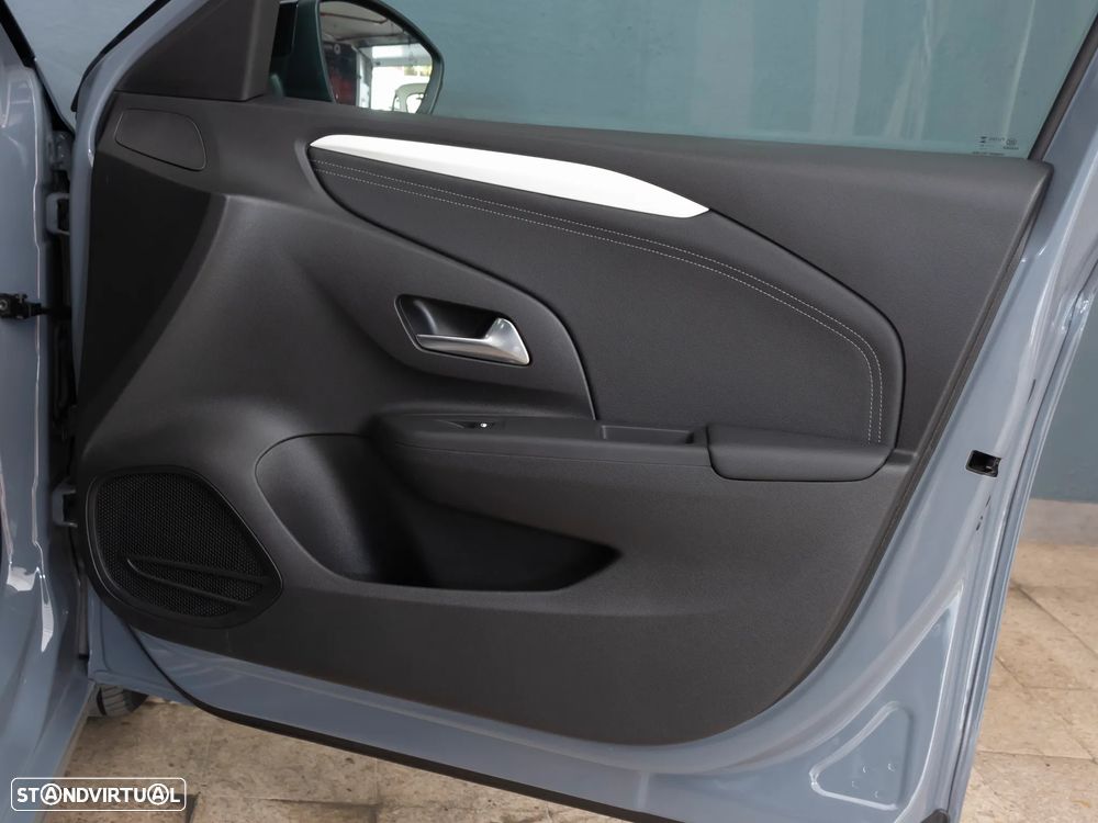 Opel Corsa 1.2 T Hybrid EdCT - 11