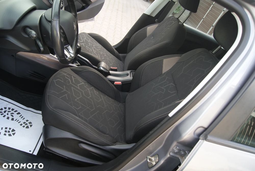 Peugeot 2008 1.2 Pure Tech Style - 19