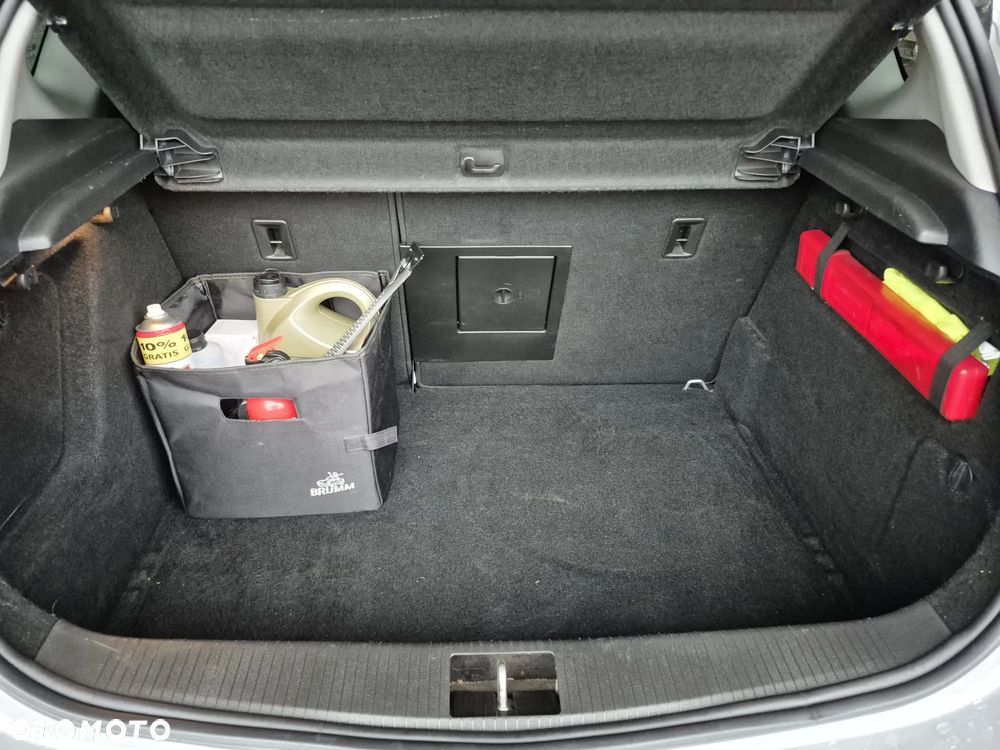 Opel Astra 2010 photo 4