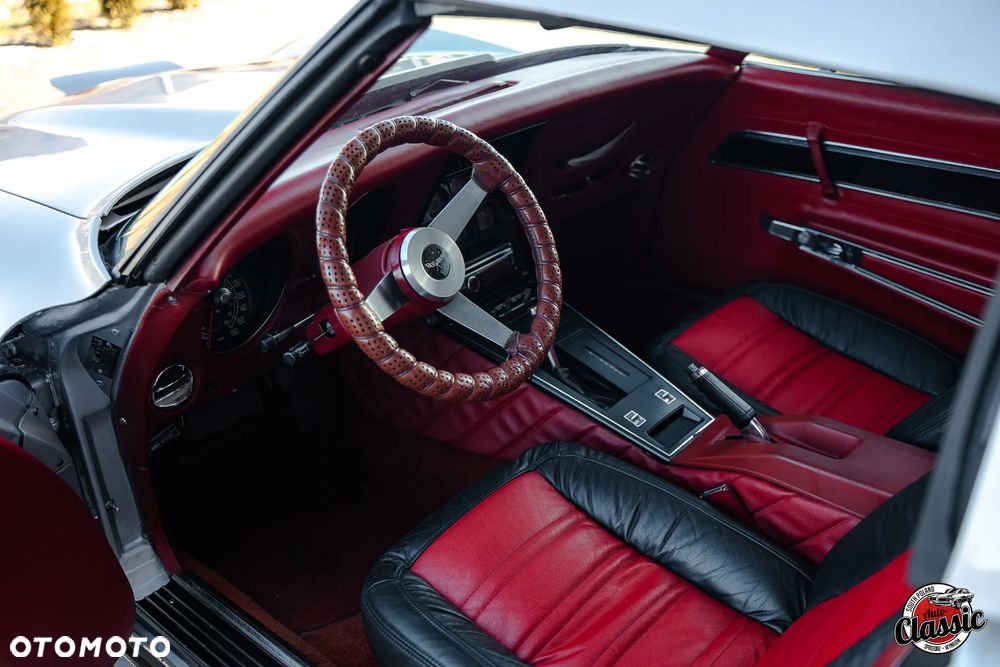 Chevrolet Corvette - 4