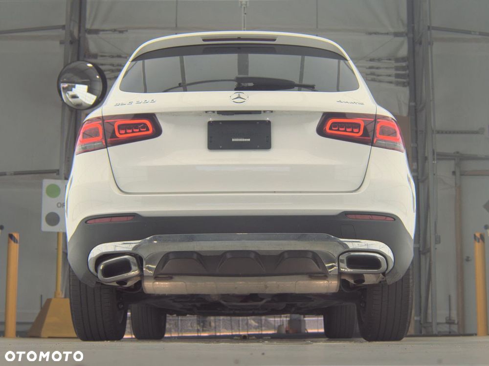 Mercedes-Benz GLC 300 4Matic 9G-TRONIC Exclusive - 6
