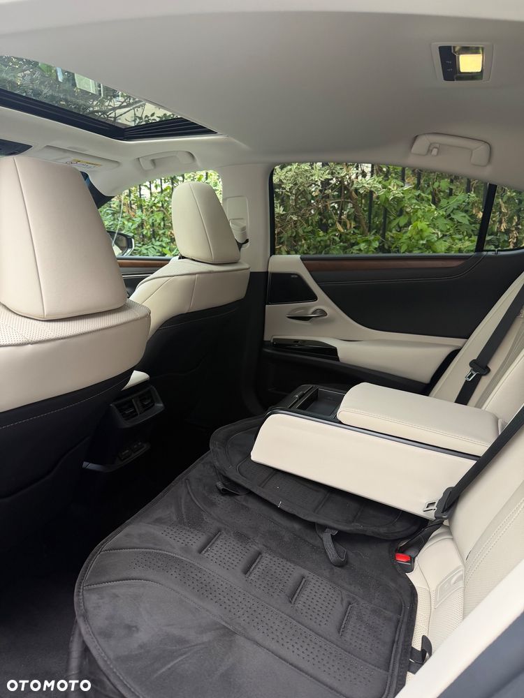 Lexus ES - 7