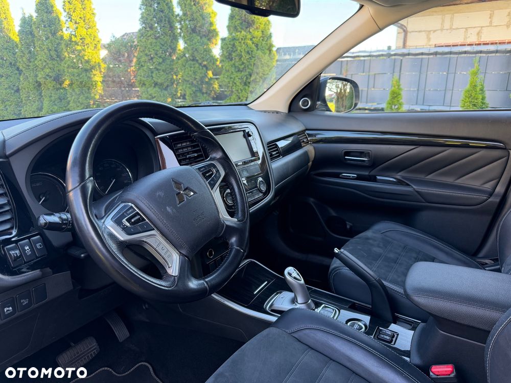 Mitsubishi Outlander Intense + - 32