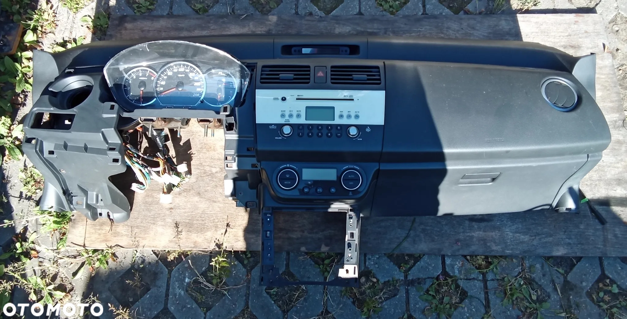 Deska rozdzielcza konsola Suzuki Swift IV MK6 - 6