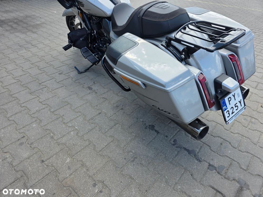 Harley-Davidson CVO Street Glide - 10