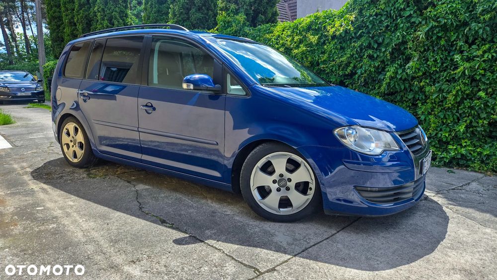 Volkswagen Touran 2.0 TDI DPF Highline - 3