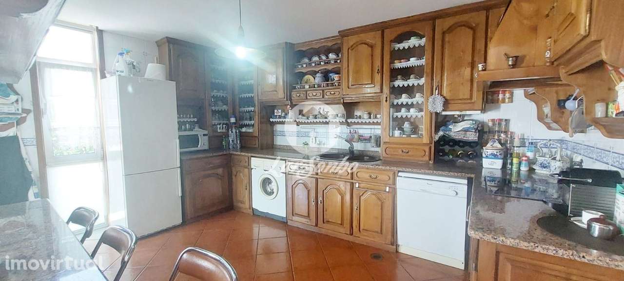 Moradia T4 com loja no R/C no centro da Póvoa de Varzim - Grande imagem: 2/23