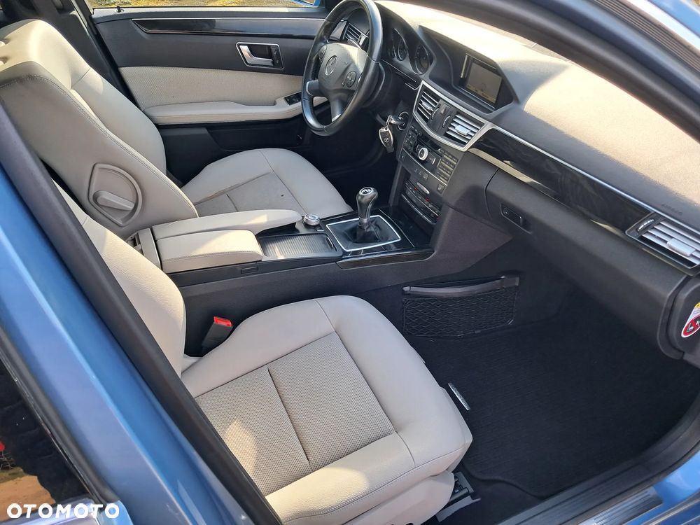 Mercedes-Benz Klasa E 220 CDI DPF BlueEFFICIENCY Elegance - 17