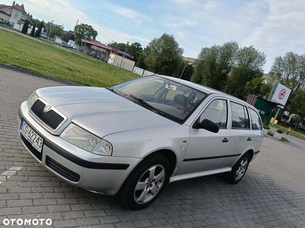 Skoda Octavia 1.6 Ambiente - 9