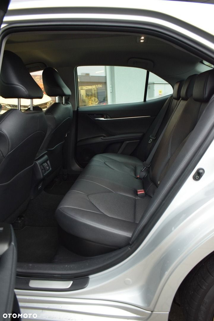 Toyota Camry - 17