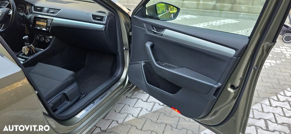 Skoda Superb 2.0 TDI Ambition - 35