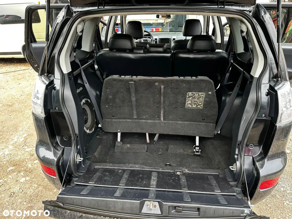 Mitsubishi Outlander 2.0 DID Instyle NAVI - 21